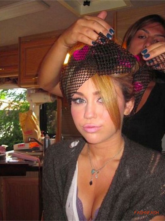Miley-Cyrus-on-the-Set-of-Who-Owns-My-Heart-Music-Video-Pictures-10