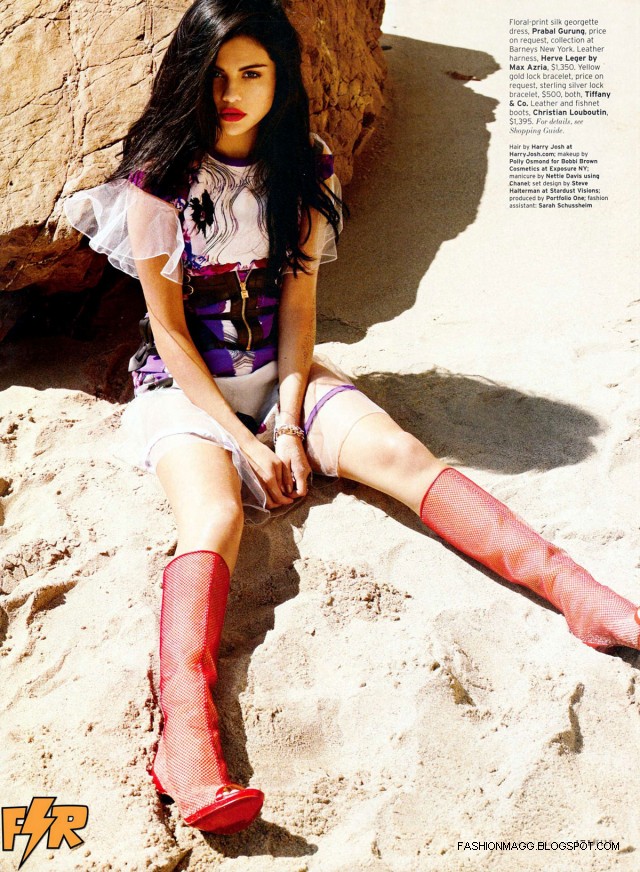 Selena-Gomez-in-Elle-Magazine-July-2012-Issue-Pictures-Photoshoot-4