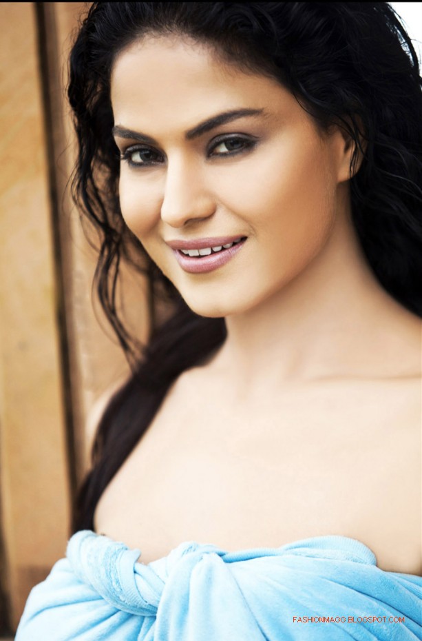 Veena-Malik-In-Daal-Mein-Kuch-Kaala-Hai-Movie-Still-Pictures-Photoshoot-2012-2