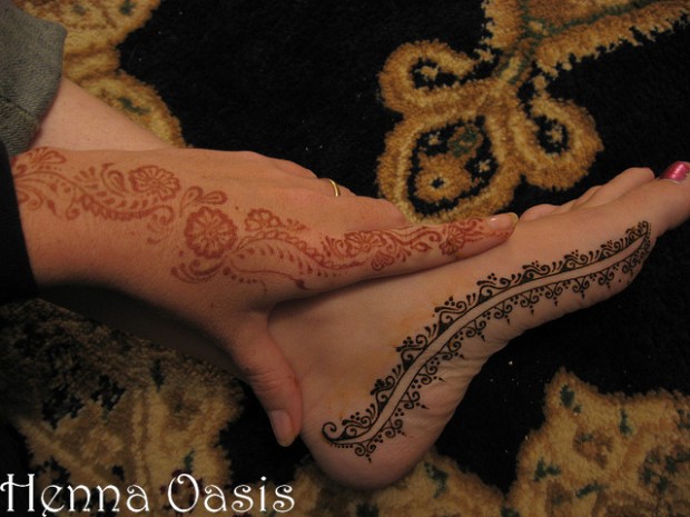 Beautiful-Eid-Mehndi-Designs-Simple-Foot-Hands-Mehndi-Designs-2
