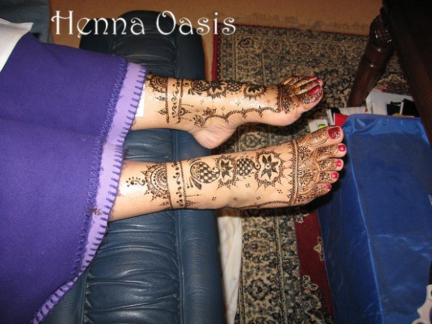 Beautiful-Eid-Mehndi-Designs-Simple-Foot-Hands-Mehndi-Designs-4