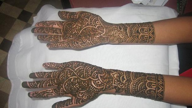 Beautiful-Eid-Mehndi-Designs-Simple-Foot-Hands-Mehndi-Designs-