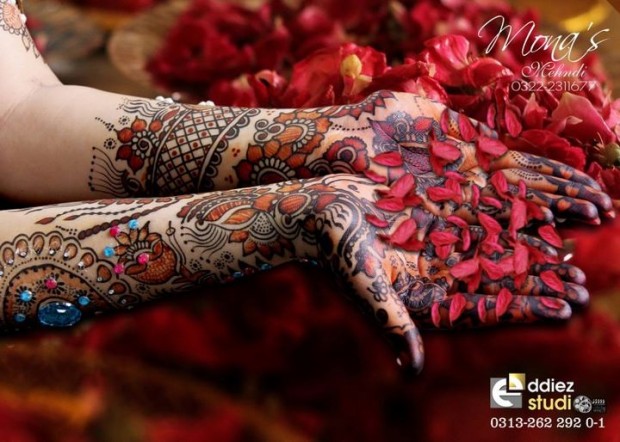Beautiful-Indian-Bridal-Wedding-New-Mehndi-Designs-Embroidery-Dulhan-Feet-Mehndi-0