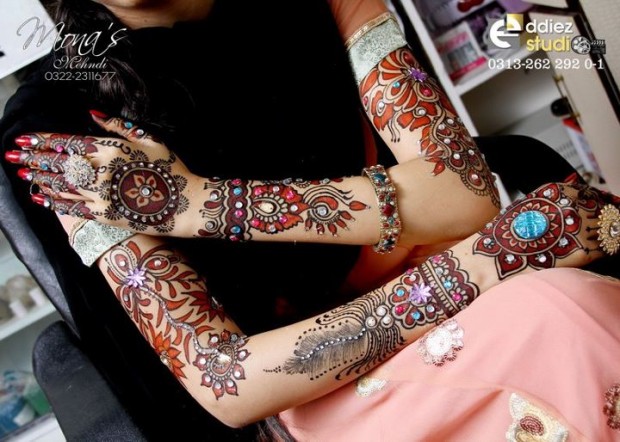 Beautiful-Indian-Bridal-Wedding-New-Mehndi-Designs-Embroidery-Dulhan-Feet-Mehndi-3
