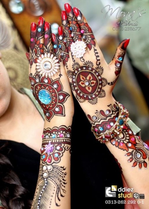 Beautiful-Indian-Bridal-Wedding-New-Mehndi-Designs-Embroidery-Dulhan-Feet-Mehndi-6