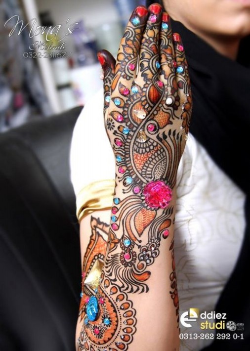 Beautiful-Indian-Bridal-Wedding-New-Mehndi-Designs-Embroidery-Dulhan-Feet-Mehndi-8