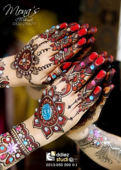 Beautiful-Indian-Bridal-Wedding-New-Mehndi-Designs-Embroidery-Dulhan-Feet-Mehndi-9