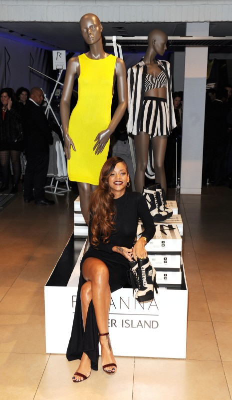 Rihanna-at-River-Island-Collection-Launch-in-London-Pictures-Photos-5