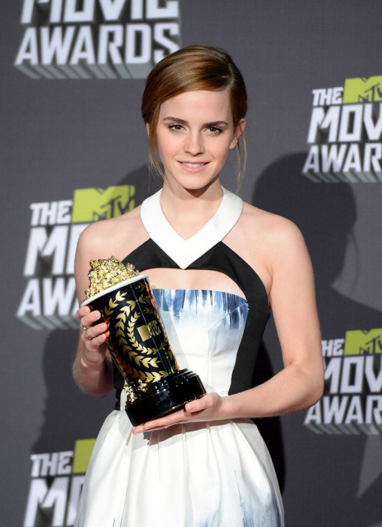 Emma-Watson-at-2013-MTV-Movie-Awards-in-Culver-City-Pictures-Photos-4