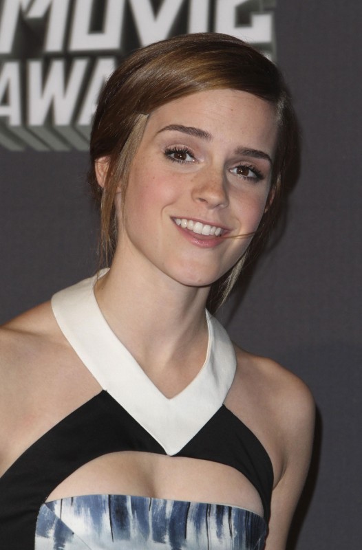 Emma-Watson-at-2013-MTV-Movie-Awards-in-Culver-City-Pictures-Photos-7