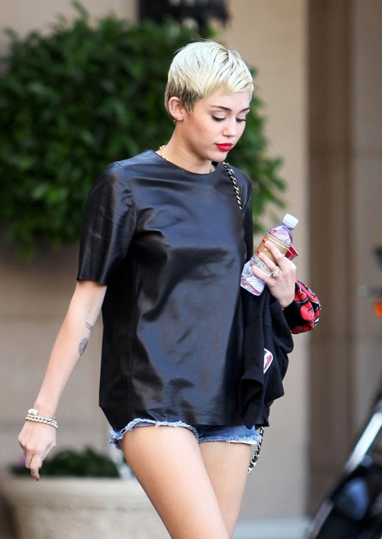 Miley-Cyrus-in-Short-Shorts-Out-and-About-in-Beverly-Hills-Pictures-Images-5