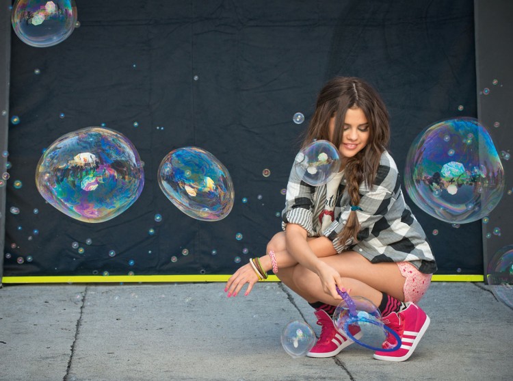 Selena-Gomez-Adidas-Neo-Photoshoot-Pictures-4