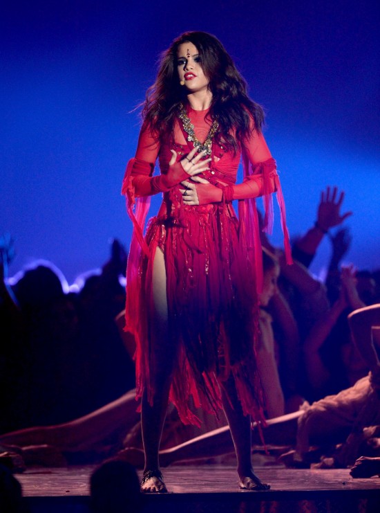 Selena-Gomez-at-2013-MTV-Movie-Awards-in-Culver-City-Pictures-Photos-2