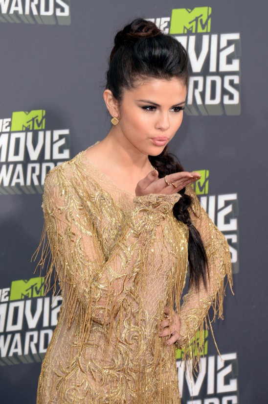 Selena-Gomez-at-2013-MTV-Movie-Awards-in-Culver-City-Pictures-Photos-9