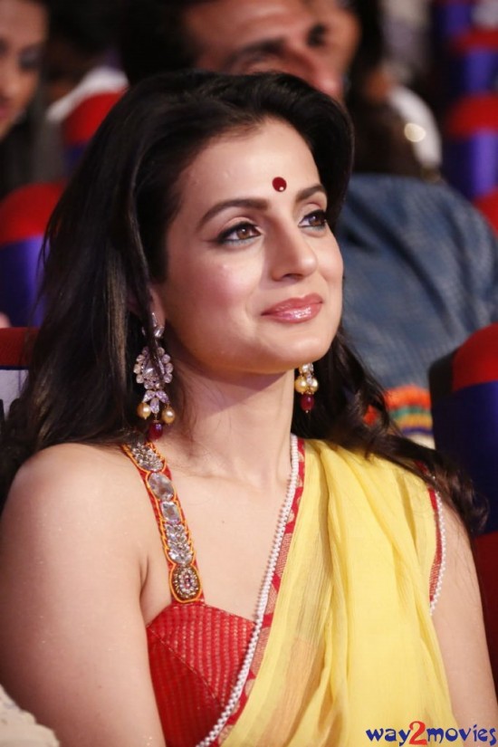 Amisha-Patel-Launch-Her-New-LatestPhoto-Gallery-Pictures-1
