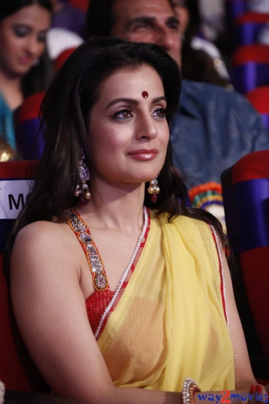 Amisha-Patel-Launch-Her-New-LatestPhoto-Gallery-Pictures-3