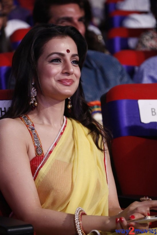 Amisha-Patel-Launch-Her-New-LatestPhoto-Gallery-Pictures-6