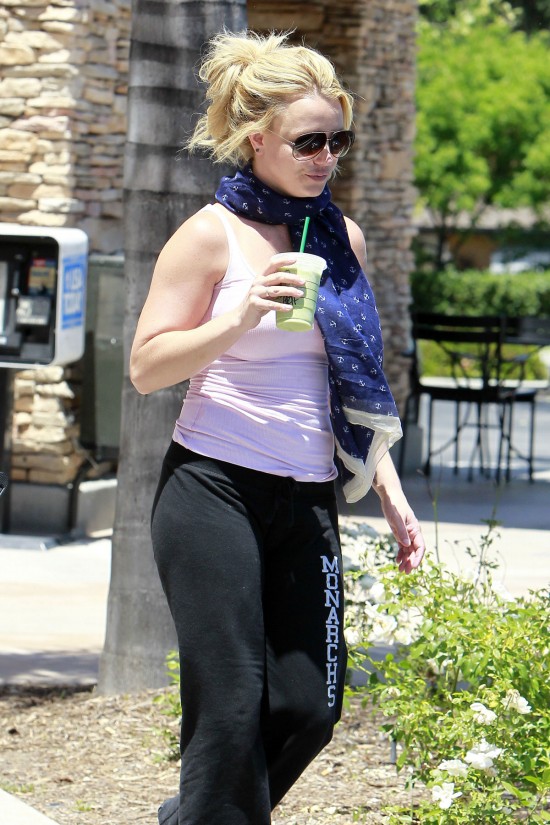 Bitney-Spears-Arrives-at-a-Dance-Rehearsal-Studio-in-Thousand-Oaks-Pictures-2