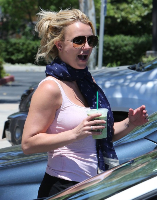 Bitney-Spears-Arrives-at-a-Dance-Rehearsal-Studio-in-Thousand-Oaks-Pictures-