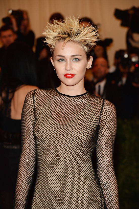 Miley-Cyrus-at-2013-Met-Gala-in-New-York-Pictures-Images-4