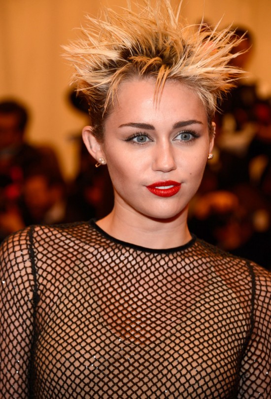 Miley-Cyrus-at-2013-Met-Gala-in-New-York-Pictures-Images-
