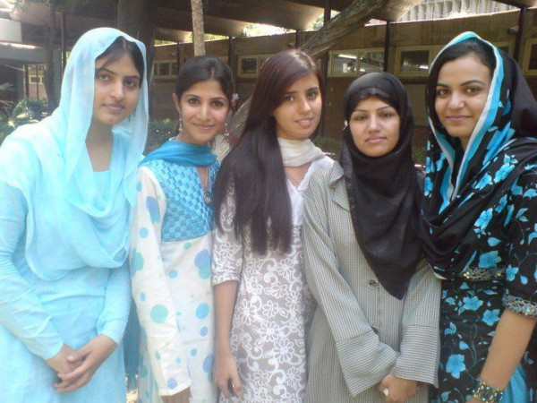 Pakistani-Girls-Wallpapers-HD-HQ-Beautiful-Cute-Pakistani-Girls-Images-Photo-9