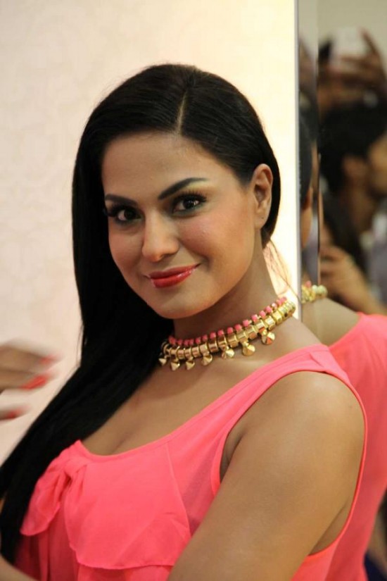 Veena-Malik-Rocks-Kolkata-The-City-Of-Joy-Event-Images-Pictures-4