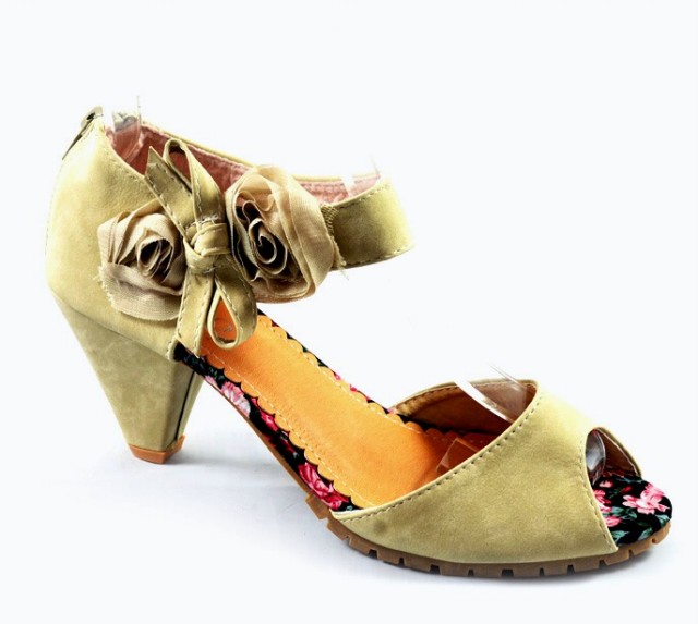 Girls-Womens-Beautiful-Casual-High-Shoes-Eid-Footwear-Collection-2013-by-Metro-Shoes-3