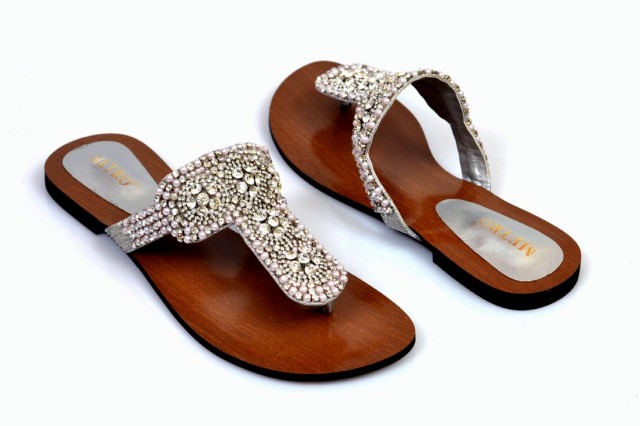 Girls-Womens-Beautiful-Fancy-Flat-Shoes-Eid-Footwear-Collection-2013-by-Metro-Shoes-4