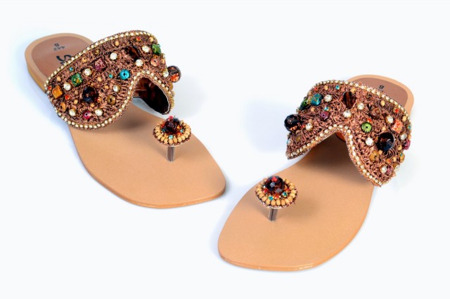 Girls-Womens-Beautiful-Fancy-Flat-Shoes-Eid-Footwear-Collection-2013-by-Metro-Shoes-6