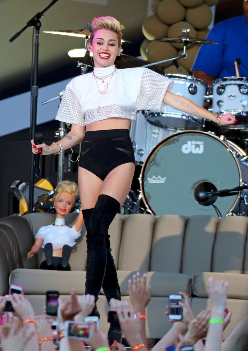 Miley-Cyrus-Performs-at-Jimmy-Kimmel-Live-Los-Angeles-Photo-Images-6