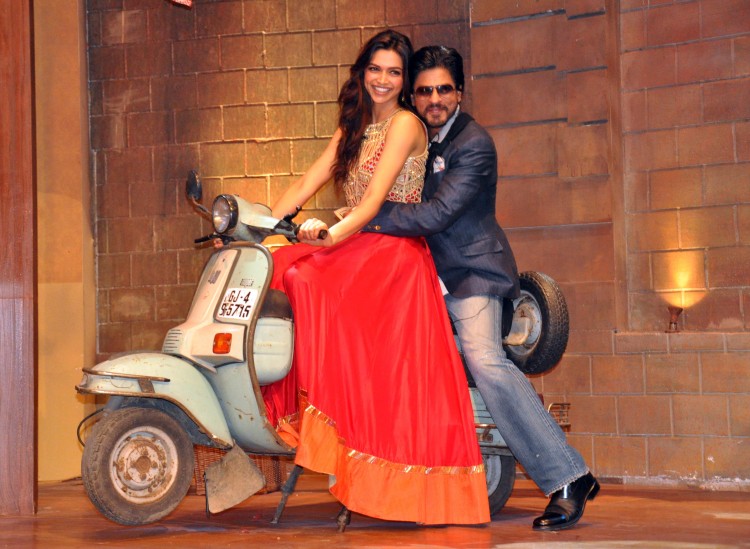 Shah-Rukh-Deepika-Padukone-Chennai-Express-Promotions-Pictures-Gallery-Images-2
