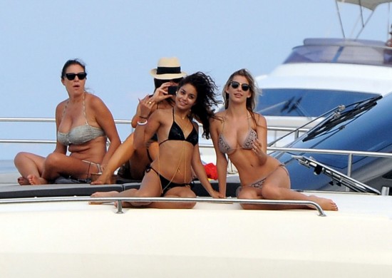 Vanessa-Hudgens-in-Bikini-with-Friends-on-a-Boat-in-Ischia-Photoshoot-Picture-3