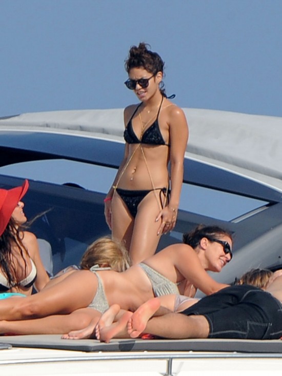 Vanessa-Hudgens-in-Bikini-with-Friends-on-a-Boat-in-Ischia-Photoshoot-Picture-5