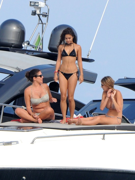 Vanessa-Hudgens-in-Bikini-with-Friends-on-a-Boat-in-Ischia-Photoshoot-Picture-7