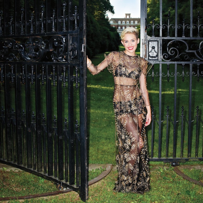 Miley-Cyrus -at-Harper’s-Bazaar-Magazine-Photoshoot-September-2013-Picture-5