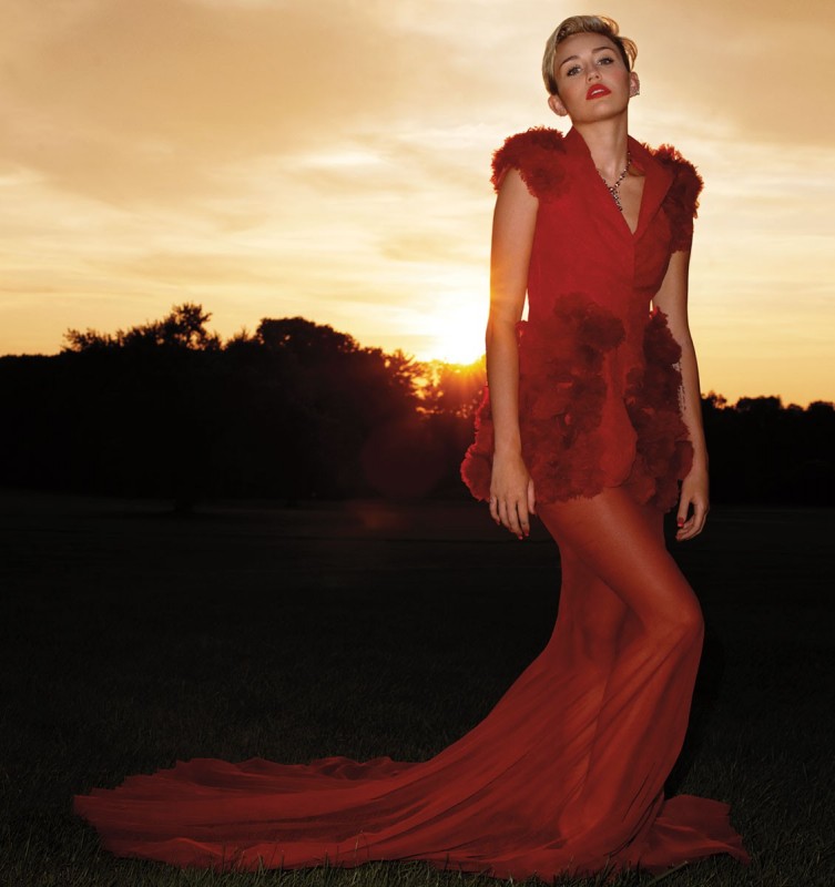 Miley-Cyrus -at-Harper’s-Bazaar-Magazine-Photoshoot-September-2013-Picture-6
