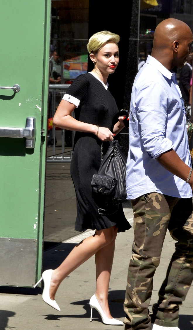 Miley-Cyrus-Braless-See-Through-Candids-in-New-York-Pictures-Photo-9