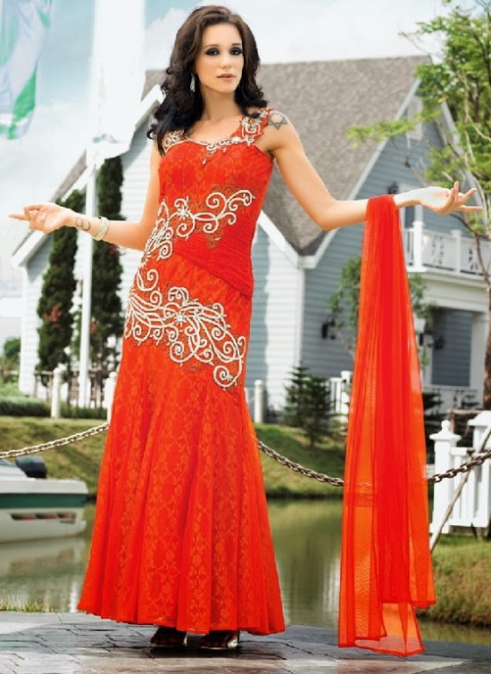 Beautiful-Indian-Brides-Bridal-Gowns-For-Girls-New-Fashion-Dress-2013-4