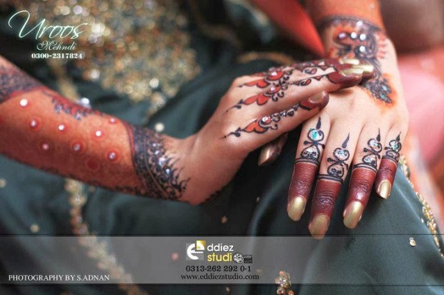 Beautiful-Eid-Mehndi-Designs For-Hand-Feet-Arabic-Henna-Mehndi-Designs-Bridal-Wedding-2