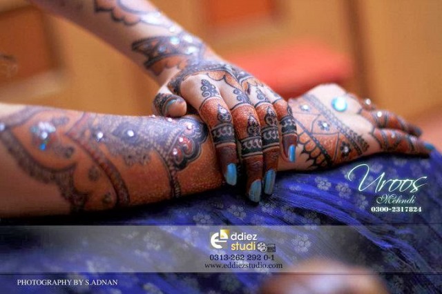 Beautiful-Eid-Mehndi-Designs For-Hand-Feet-Arabic-Henna-Mehndi-Designs-Bridal-Wedding-7