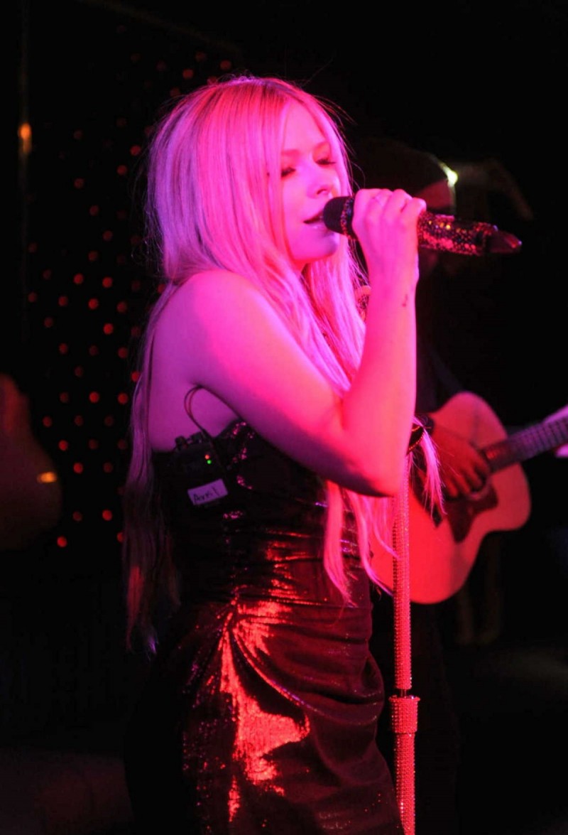 Avril-Lavigne-at-Her-New-Album-Release-Party-in-Newyork-Pictures-Image-4