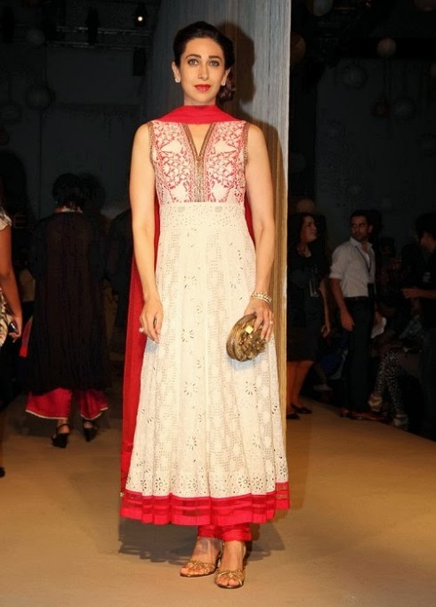 Bollywood-Fashion-Designer-Wear-Outfit-Karishma-Kapoor-New-Amazing-Look-6