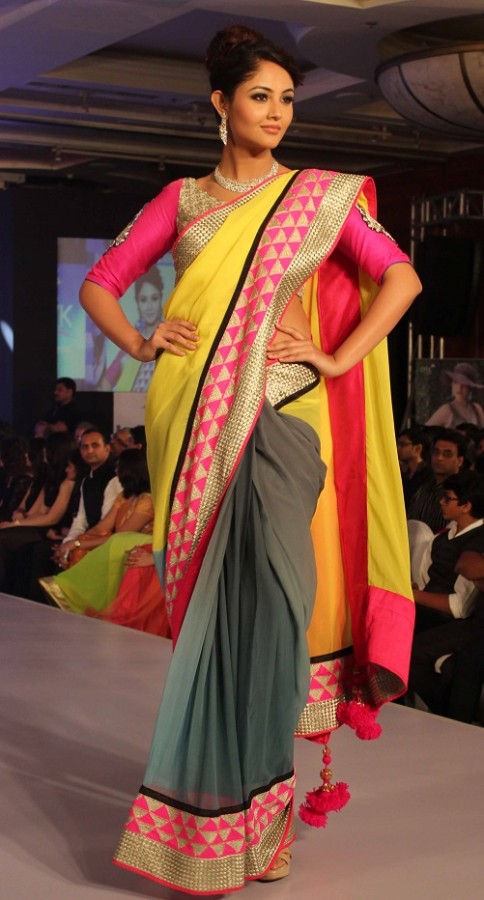Genelia-Dsouza-Ramp-Walks-for H V Jewels Show Pictures 4