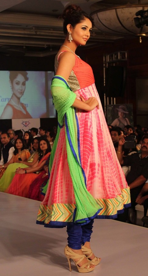 Genelia-Dsouza-Ramp-Walks-for H V Jewels Show Pictures 7