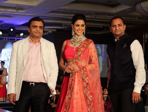 Genelia-Dsouza-Ramp-Walks-for H V Jewels Show Pictures