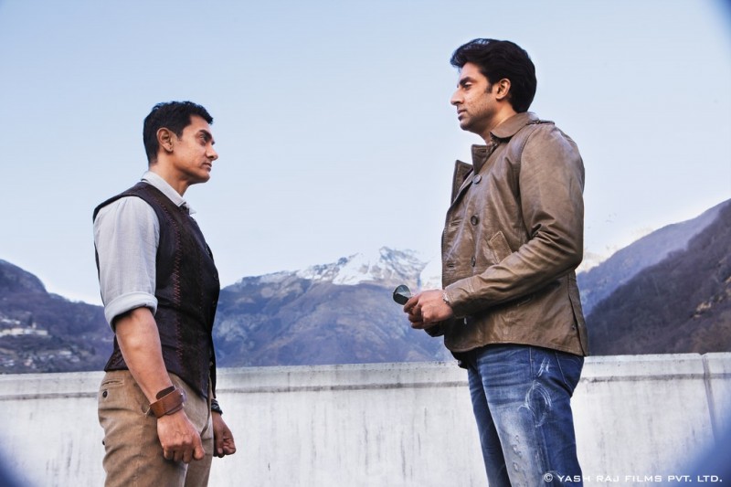 Aamir-Khan-Katrina-Kaif-Abhishek-Indian-Bollywood-Movie-Dhoom3-Wallpapers-Picture-3