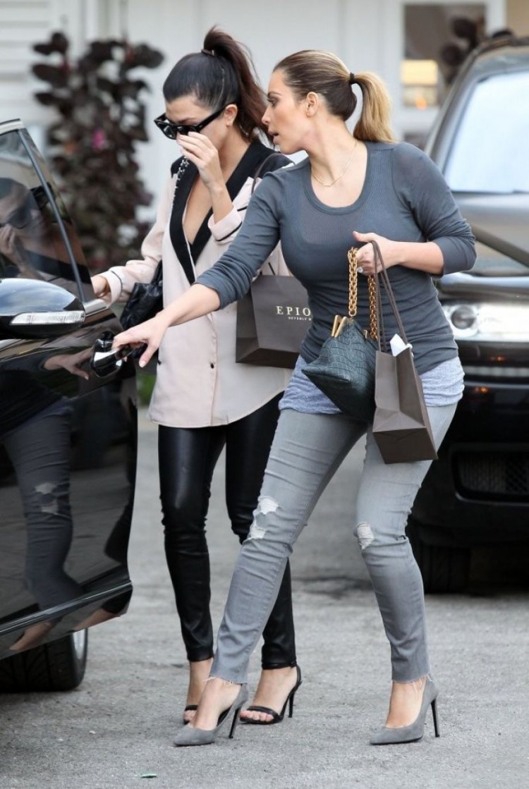 Kim-Kardashian-Out-Shopping-in-Los-Angeles-Image-Pictures-7