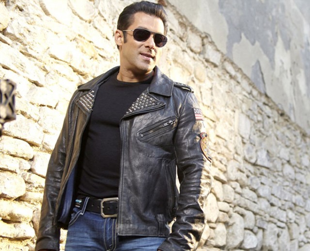 Salman-Khan-Daisy-Shah-at-Bollywood-Indian-Movie-Jai-Ho-Stills-Photoshoot-Pictures-3