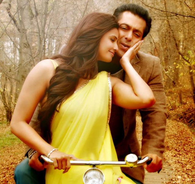 Salman-Khan-Daisy-Shah-at-Bollywood-Indian-Movie-Jai-Ho-Stills-Photoshoot-Pictures-8
